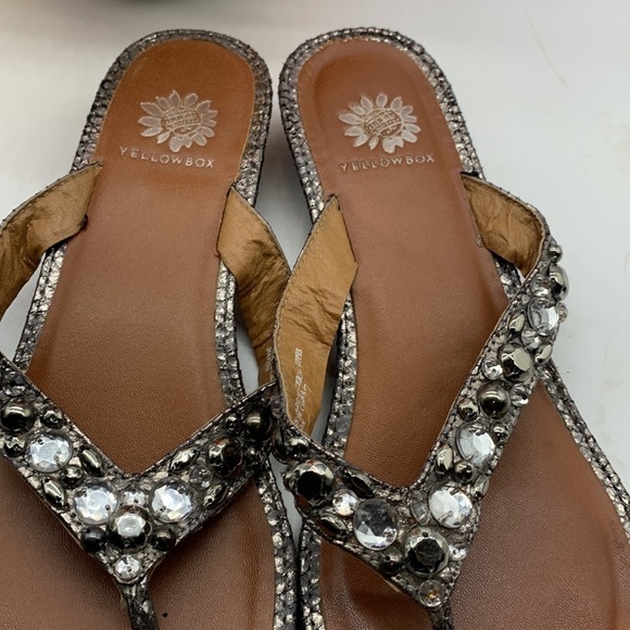 Yellow Box silver Rhinestone Embellished Flio Flop Sz 7. FFT0551B - Picture 2 of 9